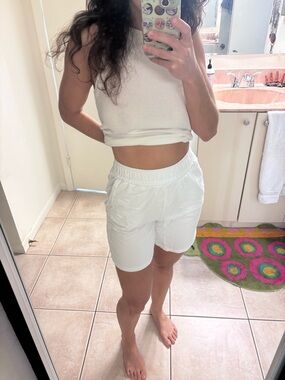 High-Waist White Elastic Comfort Shorts